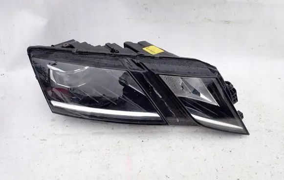 Skoda Octavia Mk3 (5E) Headlight/headlamp