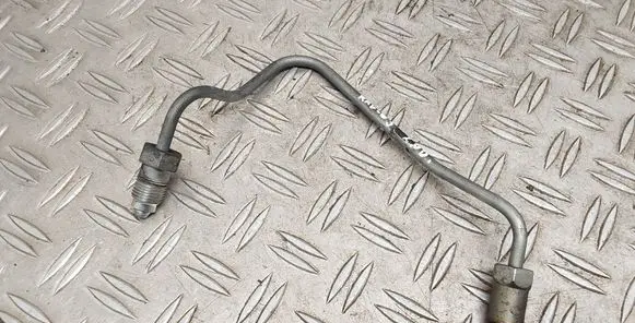 Fuel injector supply line/pipe