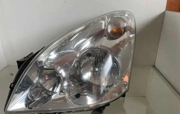 Toyota Corolla Verso AR10 Headlight/headlamp