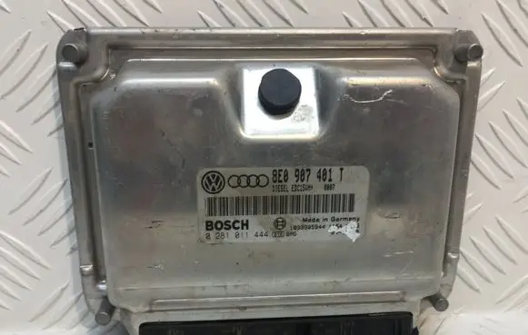 Audi A4 S4 B7 8E 8H Engine control unit/module 8E0907401T