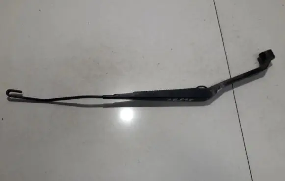 Suzuki Grand Vitara II Front wiper blade arm