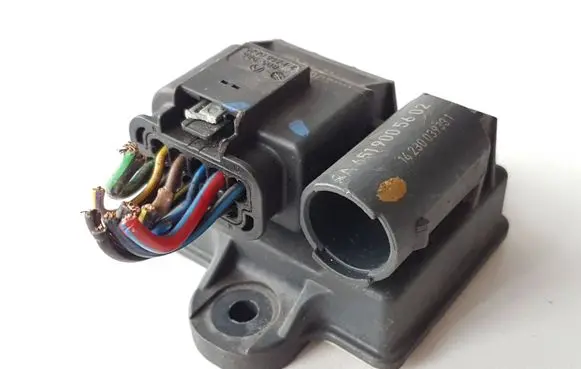 Mercedes-Benz E W212 Glow plug pre-heat relay A6519005602 14230039331