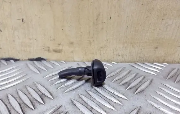 Windshield washer spray nozzle