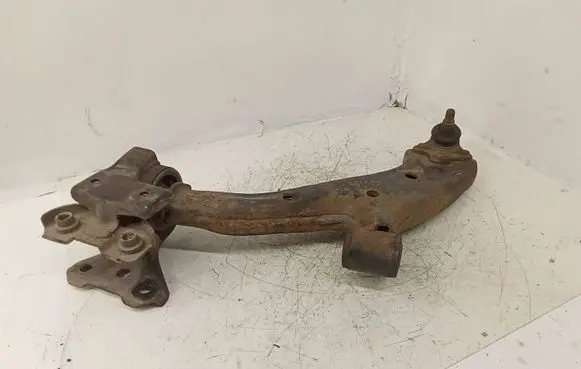 Honda CR-V Front lower control arm/wishbone