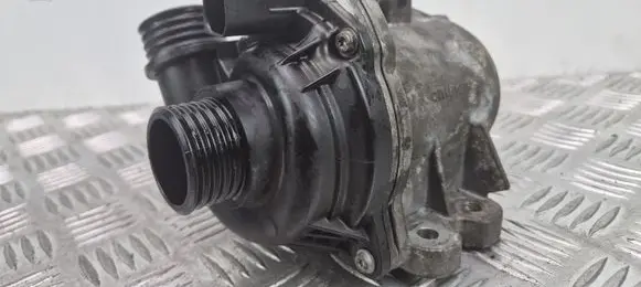 BMW 5 F10 F11 Water pump 11868015 A3C0260610000