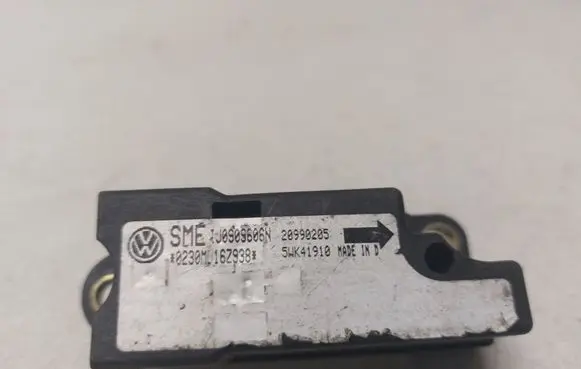 Volkswagen PASSAT B5 Airbag deployment crash/impact sensor IJ0909606N