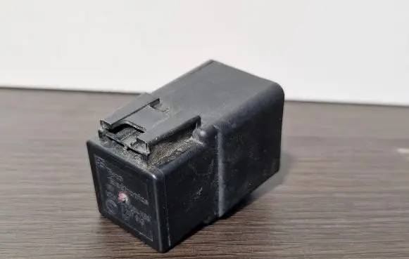 BMW 3 F30 F35 F31 Coolant fan relay 9207913 V23136J1004X85