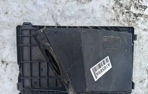 Nissan Almera Tino Air filter box bn300 au600