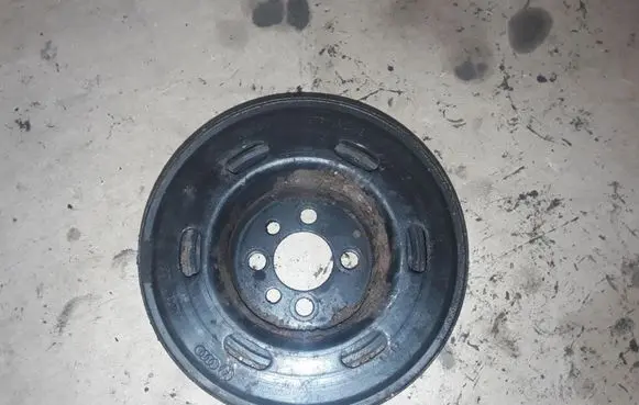 Audi A3 S3 8P Crankshaft pulley 06A105243E