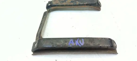 Mitsubishi 3000 GT Battery bracket 