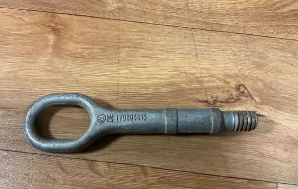 Volkswagen PASSAT B6 Towing hook eye 1T0805615