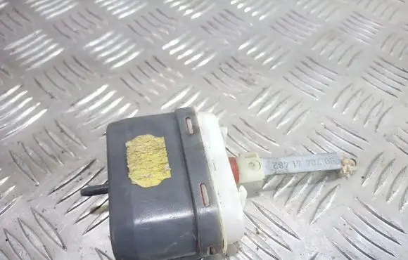 Opel Omega B1 Central locking vacuum pump 9070441482