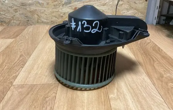 Volkswagen PASSAT B5 Heater fan/blower 8D1820021 740221233F