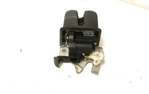 Loading door lock