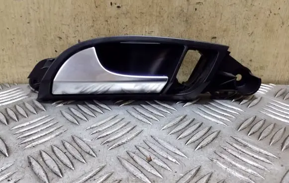 Audi Q7 4L Front door interior handle 4L0837019