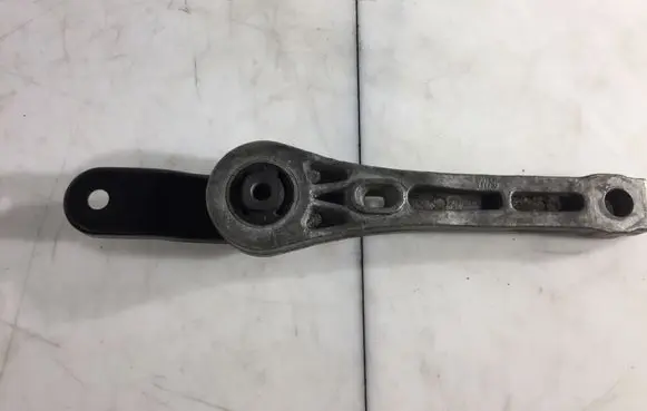 Volkswagen PASSAT B7 Engine mounting bracket 3C0199855