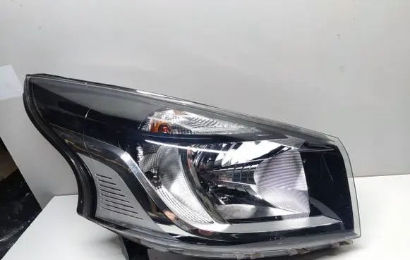 Renault Trafic III (X82) Headlight/headlamp 260105469R