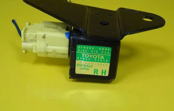 Toyota Yaris Airbag deployment crash/impact sensor 89865-52010