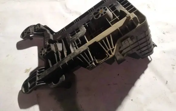Battery box tray