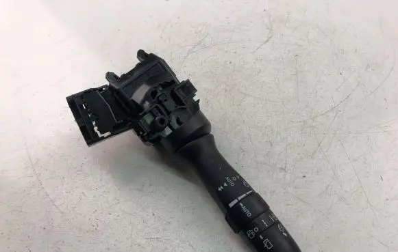 Toyota Yaris XP210 Indicator stalk 173848LH
