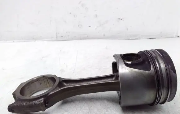 Volkswagen Touran I Piston with connecting rod