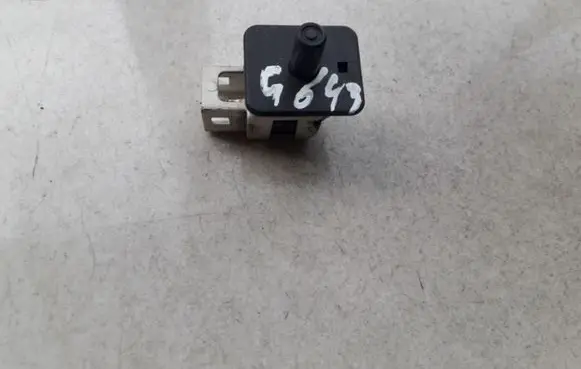 Mercedes-Benz C W203 Front door sensor 2028209410