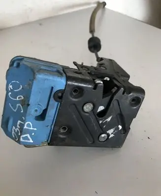 Volvo S60 Front door lock 8650544