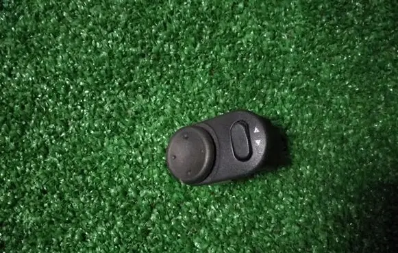 Opel Astra G Wing mirror switch 09130503 PNT3092