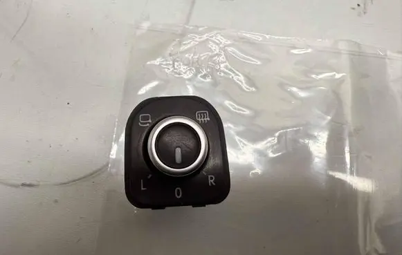 Volkswagen PASSAT B7 Wing mirror switch 5K0959565