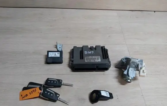 Toyota Avensis T270 Other control units/modules 89661-05F50