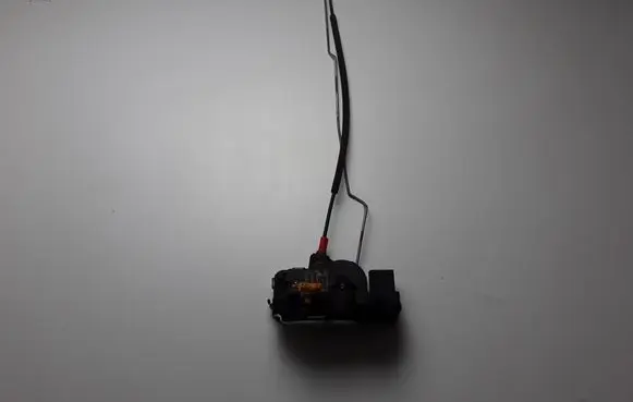 Opel Mokka Rear door lock 133732