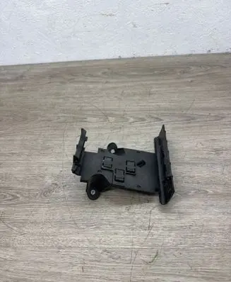 Audi A3 S3 8V Engine control unit holder 5Q0906507F