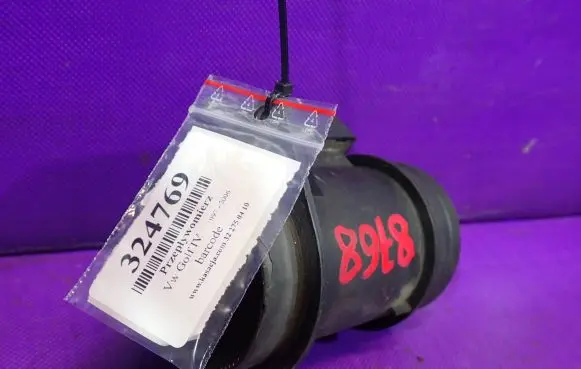 Volkswagen Golf IV Mass air flow meter 074906461
