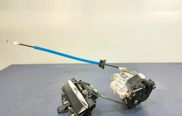Audi A8 S8 D3 4E Rear door lock 4F0839015