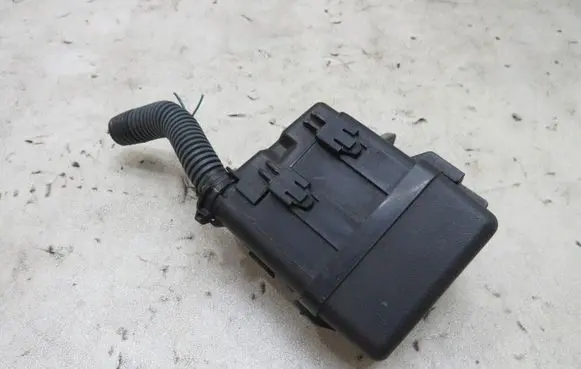 Toyota Auris E180 Relay mounting block KRIS235789