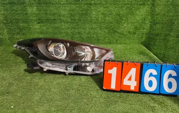 Toyota Yaris XP210 Headlight/headlamp