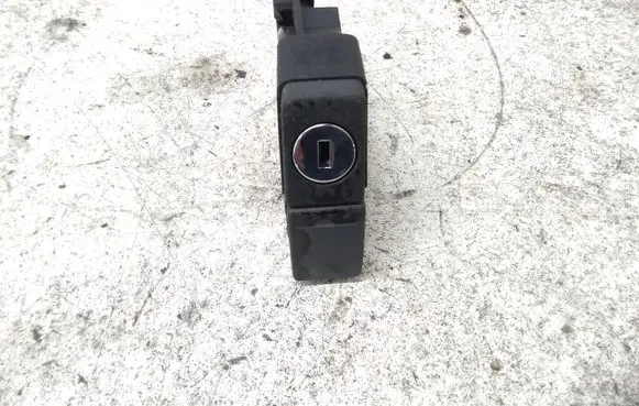 Volkswagen Phaeton Glove box lock 3D1857147