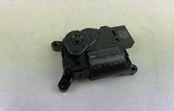 Volkswagen Golf VIII Air flap motor/actuator 5WA907511C