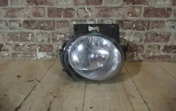 Nissan Juke I F15 Headlight/headlamp