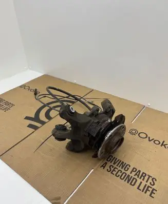 Rear wheel hub spindle/knuckle