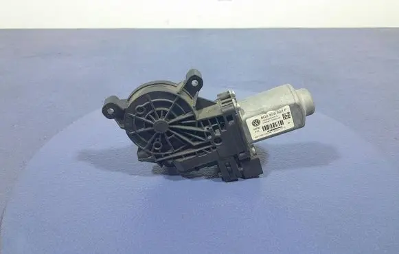 Volkswagen Polo IV 9N3 Front door window regulator with motor 6Q2959802F