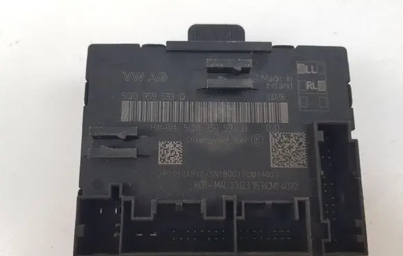 Volkswagen PASSAT B8 Door control unit/module 5Q0959593D 5Q0959593B