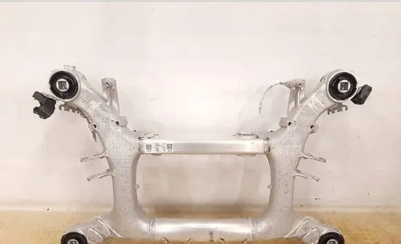 BMW XM Rear beam 6793995 33306793995