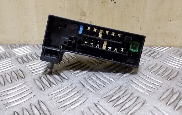 Peugeot 508 Fuse module 9674917380
