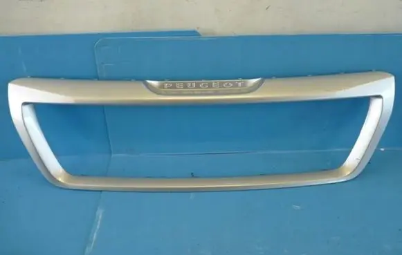 Peugeot Boxer Front bumper upper radiator grill 18072049
