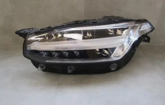 Volvo XC90 Headlight/headlamp 31655807