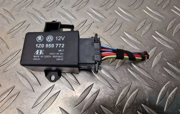 Volkswagen PASSAT B6 Seat heating relay 1Z0959772