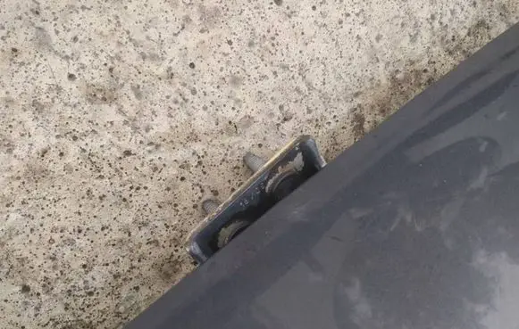 Volvo V50 Tailgate/trunk/boot hinge