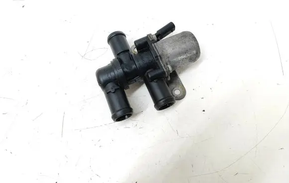 Volkswagen PASSAT B8 Coolant heater control valve 5Q0906457C