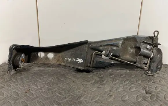 Audi A6 S6 C4 4A Radiator mount bracket 4A0805807
